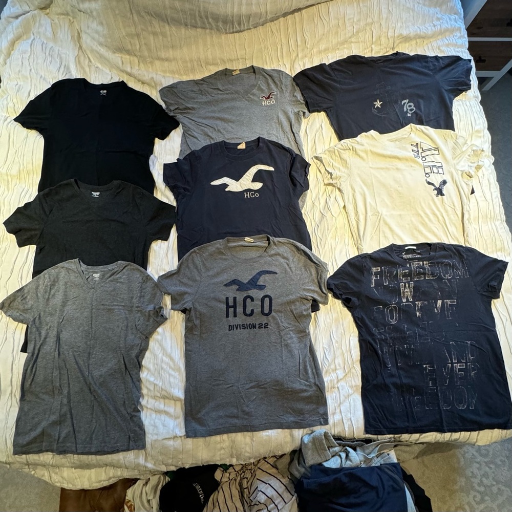 Men’s T-Shirt Bundle (9 Shirts) – Hollister, American Eagle, Mossimo